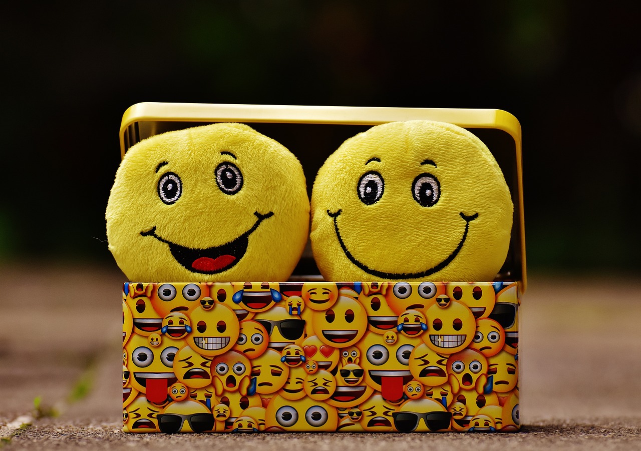 smilies-1731855_1280 Zâmbete care să genereze amintiri…